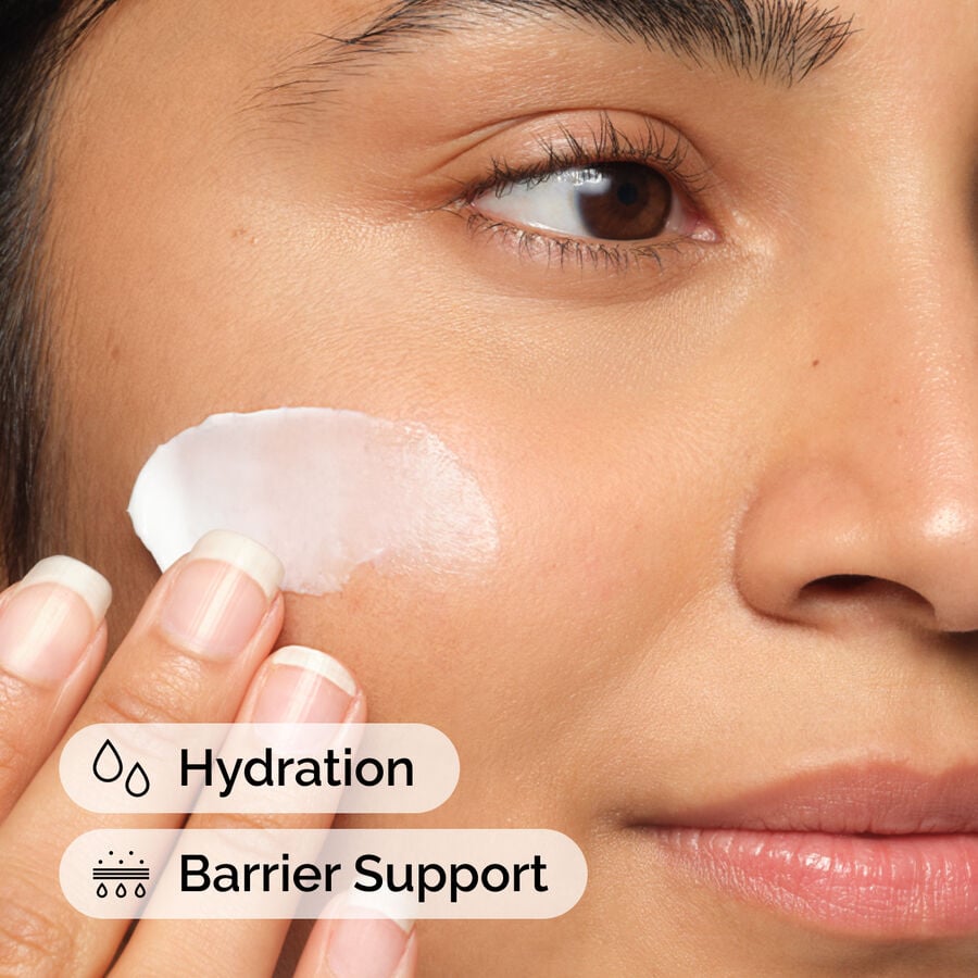 natural-moisturizing-factors-ha-z6 ord-natural-moisturizing-factors-ha-model-application-with-benefits.jpg
